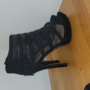 Black Parker & Sky Heels Size 5.5